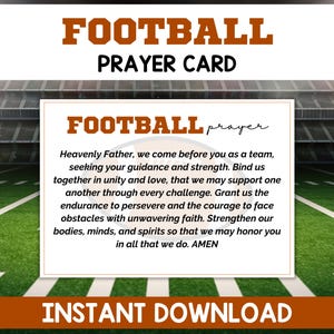 Puede incluir: Una tarjeta de oración de fútbol imprimible con un fondo de campo de fútbol verde y blanco. La tarjeta presenta el texto "FOOTBALL PRAYER CARD" en texto marrón y "FOOTBALL prayer" en texto marrón con un estilo de escritura a mano. El texto de la oración está en texto negro y dice: "Padre Celestial, venimos ante ti como un equipo, buscando tu guía y fortaleza. Únenos en unidad y amor, para que podamos apoyarnos mutuamente a través de cada desafío. Concédenos la resistencia para perseverar y el valor para enfrentar los obstáculos con una fe inquebrantable. Fortalece nuestros cuerpos, mentes y espíritus para que podamos honrarte en todo lo que hacemos. AMEN". La parte inferior de la tarjeta dice "INSTANT DOWNLOAD" en texto marrón.