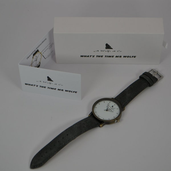 A Wolfe & Co Srath Pheofhair Classic Quartz Timepiece