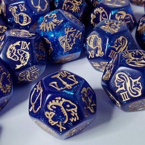 Sterrenbeeld, sterrenbeeld, glitterachtig kosmisch blauw/goud, enkele D12-dobbelsteen, TTRPG-gamers, zeldzame dobbelstenenverzamelaars