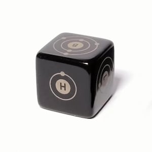 黒の周期表アトムダイス、シングル 6 面 D6 ダイス、化学薬品、錬金術、TTRPG、D&D、スクエアコーナー、レアコレクション、DoraTaco