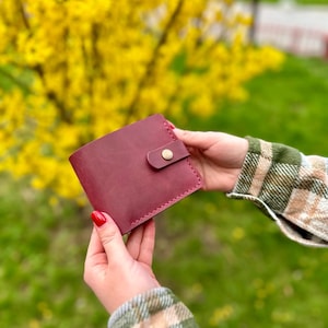 Women&#39;s Burgundy Leather Wallet, B-day Gift Genuine Leather, Maxi Marsala Purse, Unisex Purse, Wallet with engraving, Burgundy Bifold Wallet