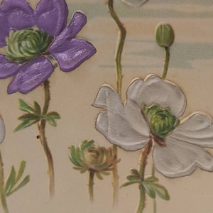 Alte Postkarte aus dem Jahr 1903, beste Wünsche für das Jahr 1903, geprägte Anemonen, Blütenblätter in schönen Metallic-Farben