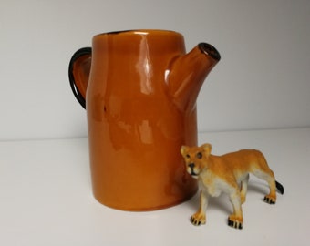 Keramische waterkan Romain Poët Laval gesigneerd, zeer mooie emaille zeem kleur zeer trendy, vintage circa 1960. Waterkan