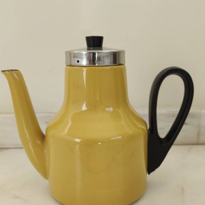 Yellow vintage enamelled coffee maker, 1960, beautiful bakelite handle