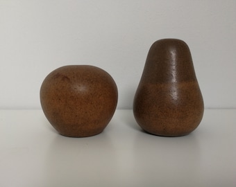 Salt and pepper shaker in raw brown ceramic representing an apple and a pear, salt and pepper in terracotta