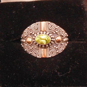 AMAZING BALINESE ARTWORK!! 925/18K Ring, Intricate Unisex Traditional Balinese Band Ring Size 9  Peridot