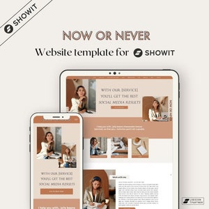 Puede incluir: Una plantilla de sitio web para Showit, con una mujer con un top marrón y jeans, con el texto "NOW OR NEVER" y "WITH OUR [SERVICE] YOU'LL GET THE BEST SOCIAL MEDIA RESULTS" en la pantalla.