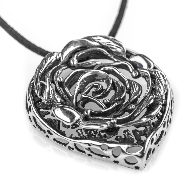 Witchy jewelry Goth necklace for women Floral necklace