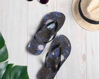 Chanclas con diseño de diente de león celestial, foto azul y negra. Hechas a medida.