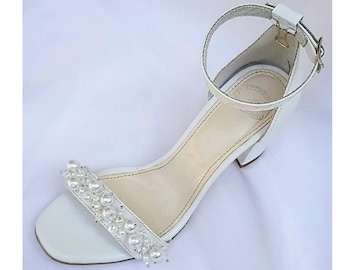 Talons de bloc de mariage en perle, chaussures blanches faites à la main pour la mariée, sandales de mariage en cuir