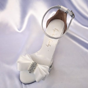 White 3.5 shop inch heels
