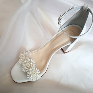 Pearl wedding shoes for bride/ bridal shoes block heel/ pearl and lace leather sandals / wedding heels