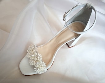 Chaussures de mariage en perles pour la mariée/chaussures de mariée à talons carrés/sandales en cuir perlées et en dentelle/talons de mariage