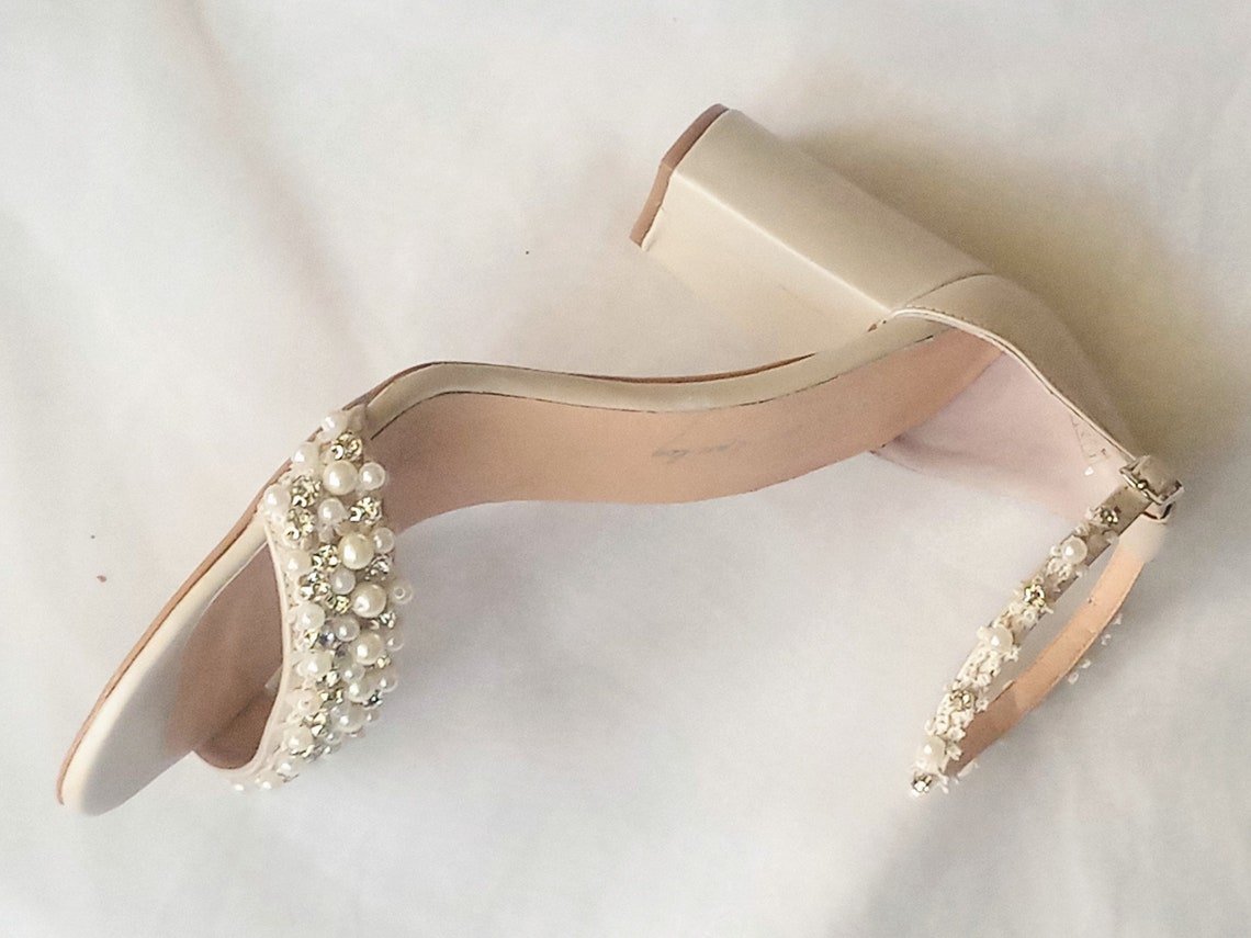 Women's Wedding Shoes Ivory Pointed Toe Flat Heel Bridal Shoes with Pearl