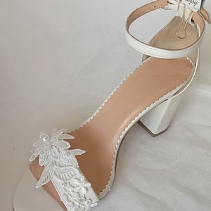 Handmade lace weeding shoes