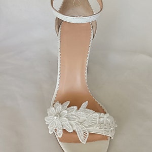 LACE WHITE WEDDING SHOES FOR BRIDES