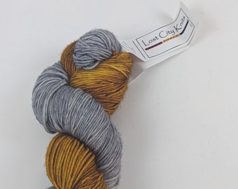 Lost City Knits PathWays Sock Superwash Merino 385 yds 110 grms Color AgAu