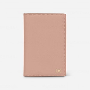 Gepersonaliseerde paspoortomslag, taupe saffianoleer, huwelijkscadeau-ideeën met monogram, echt leer, reisaccessoire