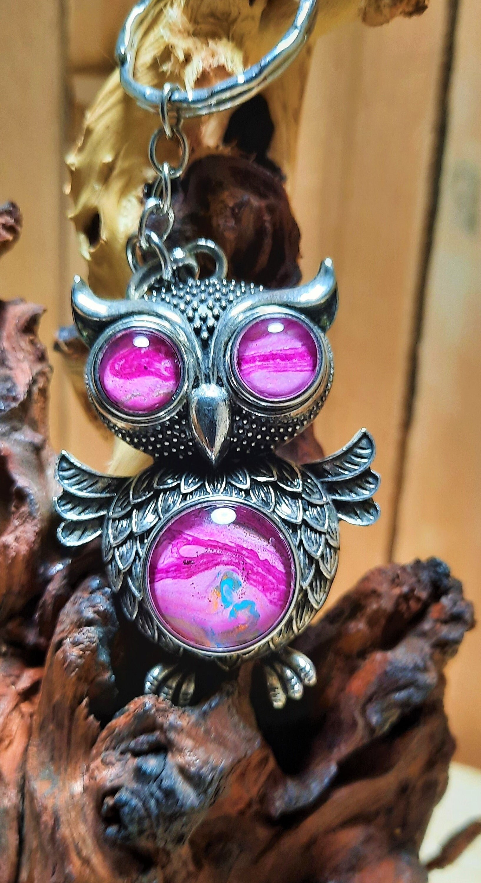 Owl snap button keychain. Acrylic pour and interchangeable buttons. Center button is 20mm, eyes are 