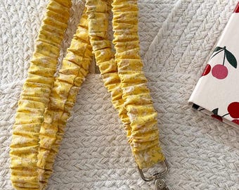 Scrunchie Lanyard, Optional Breakaway Clasp, 16 or 18 inches || Yellow Mini Roses & Hearts