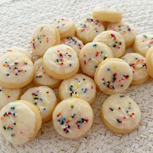 Birthday Cake Frosted Cookie Wax Melts || Food Wax Melt | Bakery Scent | Wax Melt Gift | Gift For Her | Bday Cake Wax Melt | Bakery Wax Melt