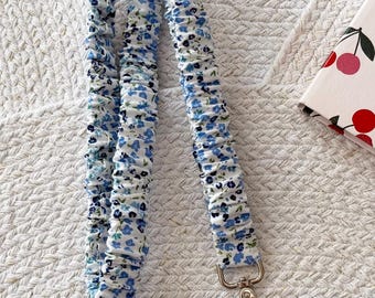 Scrunchie Lanyard, Optional Breakaway Clasp, 16 or 18 inches || Blue Mini Floral