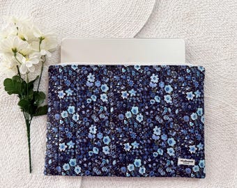 Handmade Quilted Padded Laptop Sleeve with Zipper || Blue Floral Fabric
