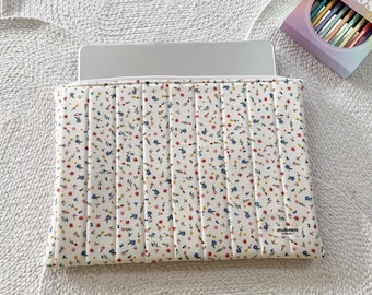 Handmade Quilted Padded Laptop Sleeve with Zipper || Mini Wildflower Floral