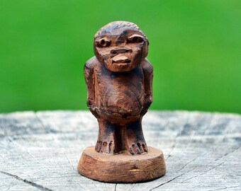 Vintage Handmade Wooden Neanderthal Sculpture: Primitive Art