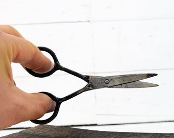 Vintage Sewing Scissors: Small Handmade Tailor Tool