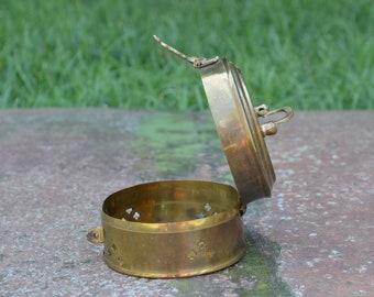 Vintage kleine Messingbox: Antike Ringbox (8 cm)