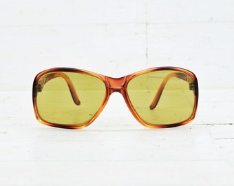 Retro 90s Sunglasses – Vintage Oversized Fashion Eyewear