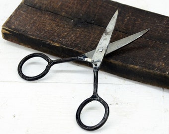 Vintage Sewing Scissors: Small Handmade Tailor Tool