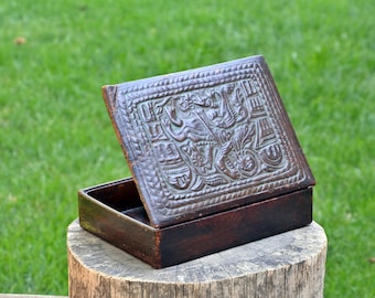Vintage Leather Trinket Box: Round Brown Jewelry Storage