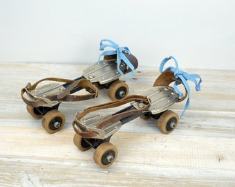 Old fashioned outlet rolling toy