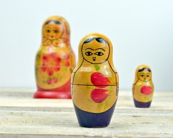 Vintage Wooden dolls Matryoshka Vintage Russian dolls Handmade and Handpainted dolls Russian Nesting Doll 3 dolls in 1