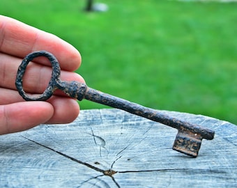Llave maestra de metal vintage: colgante rústico grande para boda