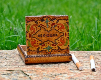 Vintage Wooden Cigarette Case – 1980s Hand‑Pyrographed Smoker Accessory