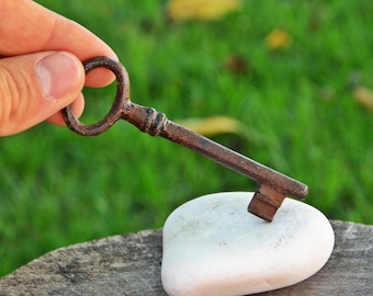 Llave maestra de metal vintage: decoración rústica para bodas, colgante de joyería (9,5 cm)