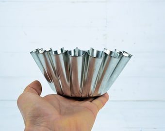 Vintage fluted baking moulds, Metal tiny forms, Vintage cupcake tin, Not used