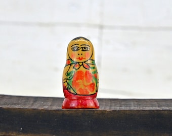 Vintage handbeschilderde houten matroesjkapop, Russische nestpop (1,77 inch)