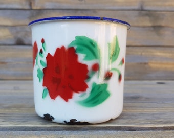 tasse d'émail vintage avec une poignée - Blanc avec une belle rose - années 1970 - Tasse rétro avec poignée - Grande tasse rétro