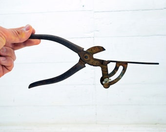 Sierra de dientes antigua: sierra de mano de metal vintage