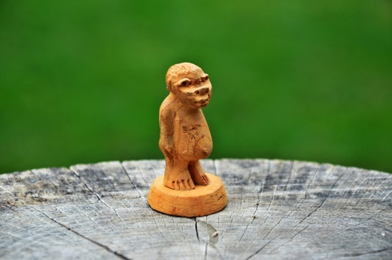 Vintage Handmade Wooden Neanderthal Sculpture: Primitive Art