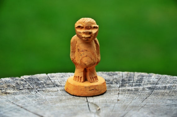 置物 Primitive Sculpture Vintage Handmade Wooden Neanderthal Man Sculpture: Primitive Art