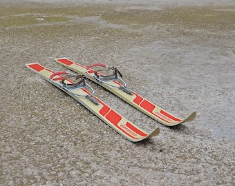 Skis d'hiver pour enfants vintage, petits skis, fabriqués dans les années 1980 en RDA, skis en plastique vintage GERMINA