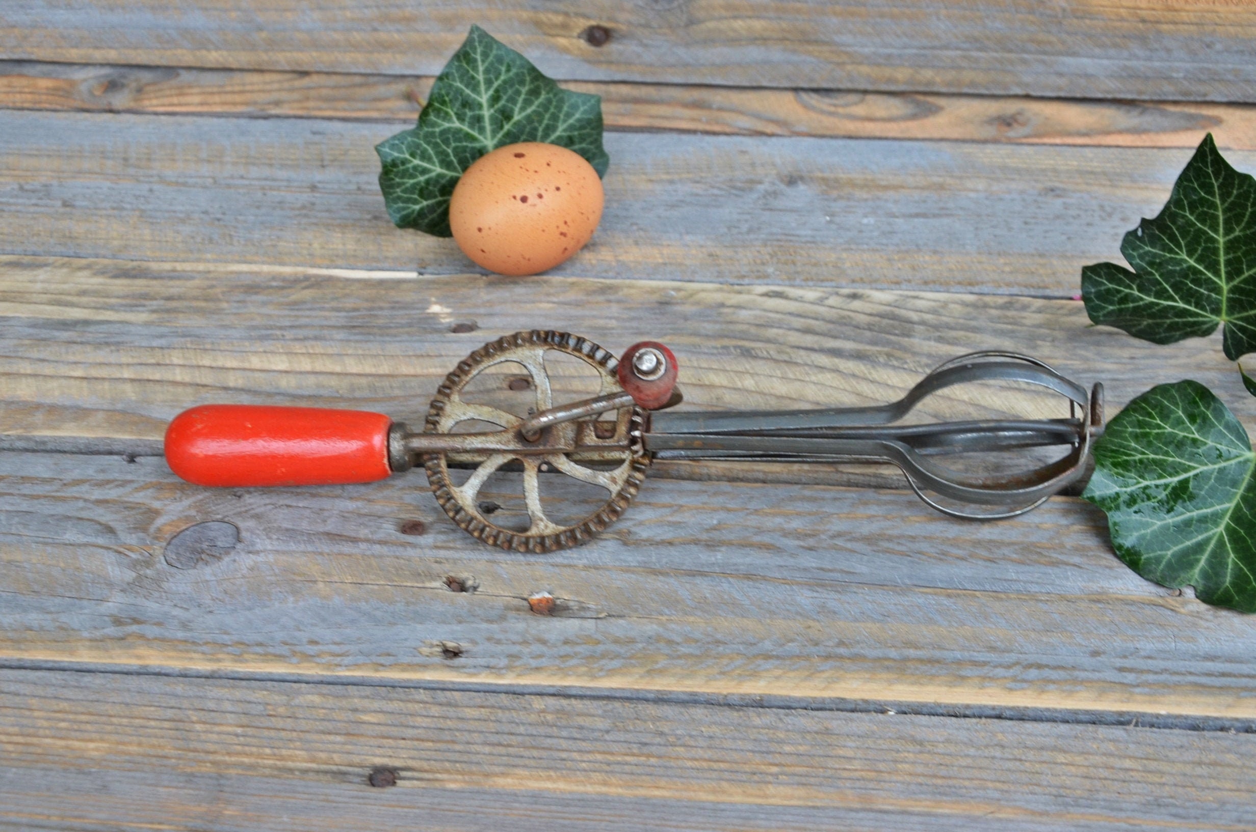 Vintage egg beater, Primitive egg beater, Vintage whisk, Froth beater, Egg beater, Hand held egg beater, Kitchen decor, Cooking utensil