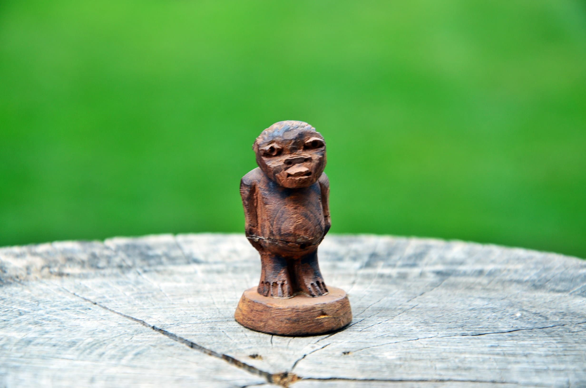 Vintage Handmade Wooden Neanderthal Sculpture: Primitive Art