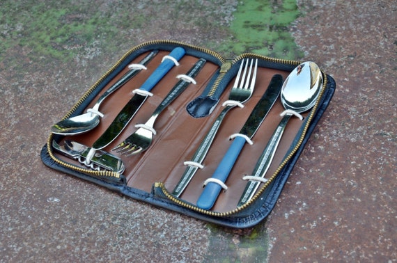 Un ensemble d'ustensiles de cuisine une cuillère une fourchette un
