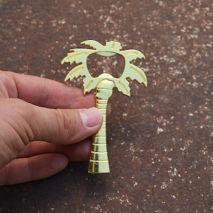 Palm Tree Bottle Opener – Vintage Style Gold Metal Bar Accessory, Tropical Gift, Unique Kitchen and Home Bar Accessory Gift for Collector
